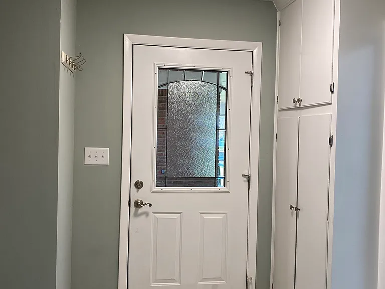 105 Park Ln — Photo 3