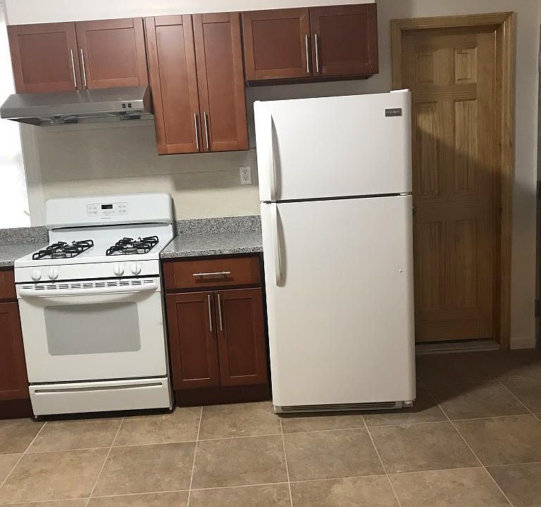 2nd image of 2370 E 2nd St #2
