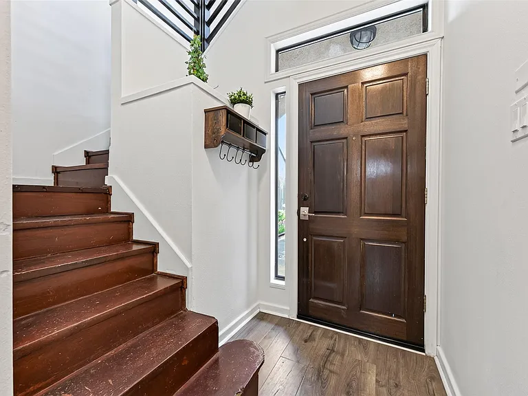 708 W Clay St — Photo 6