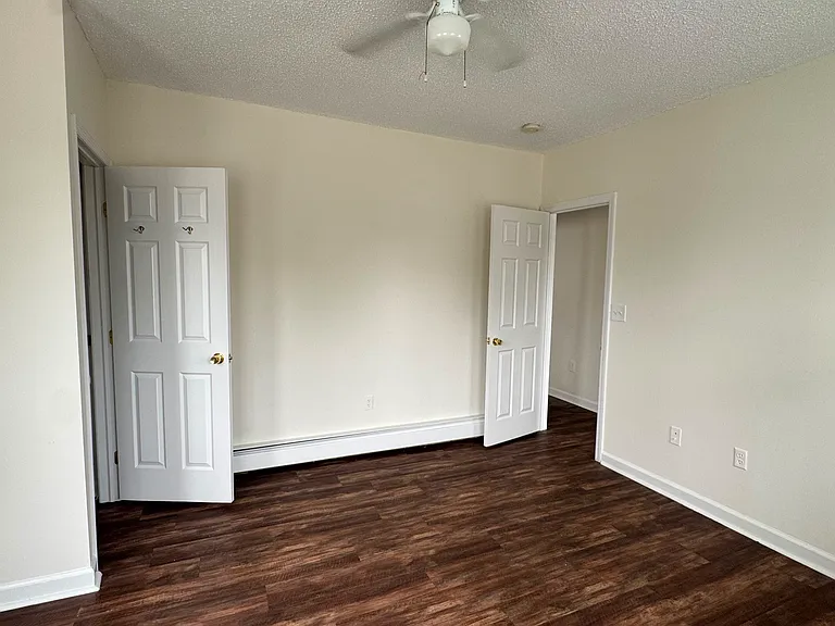 180 Howe Ave — Photo 5