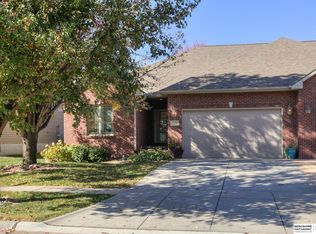 7539 Kentwell Ln, Lincoln, NE 68516