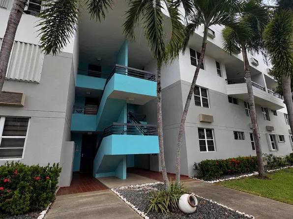 686 Avenue Sol Chalets De La Playa, Vega Baja, PR