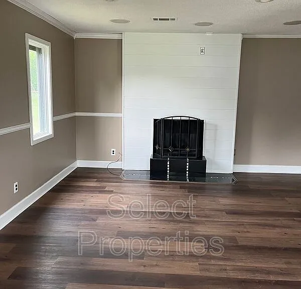 1914 Edgewood St — Photo 3