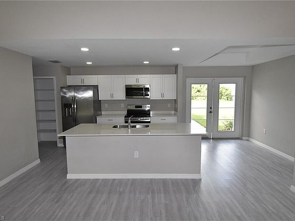 3rd image of 212 Antis Dr