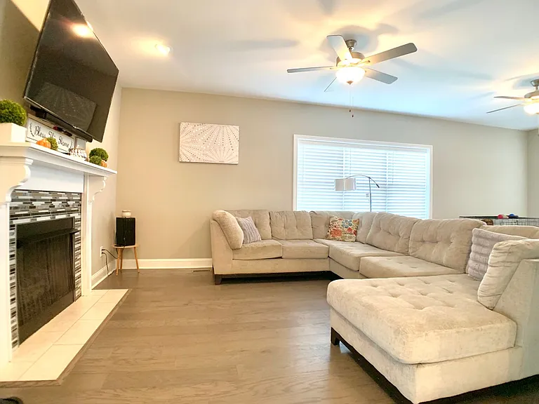 1376 Apple Blossom Rd — Photo 3