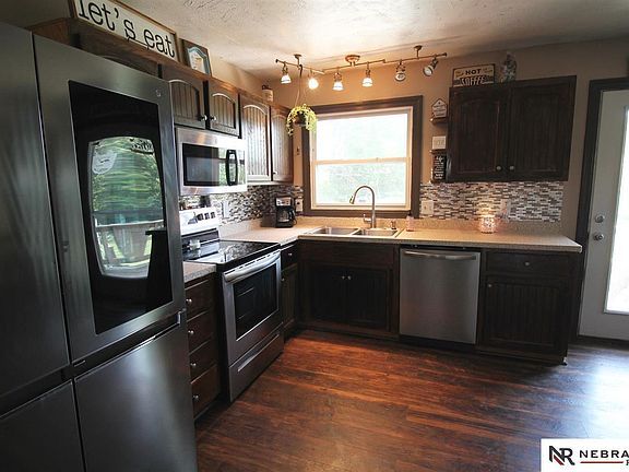 4th image of 1632 Thayer St