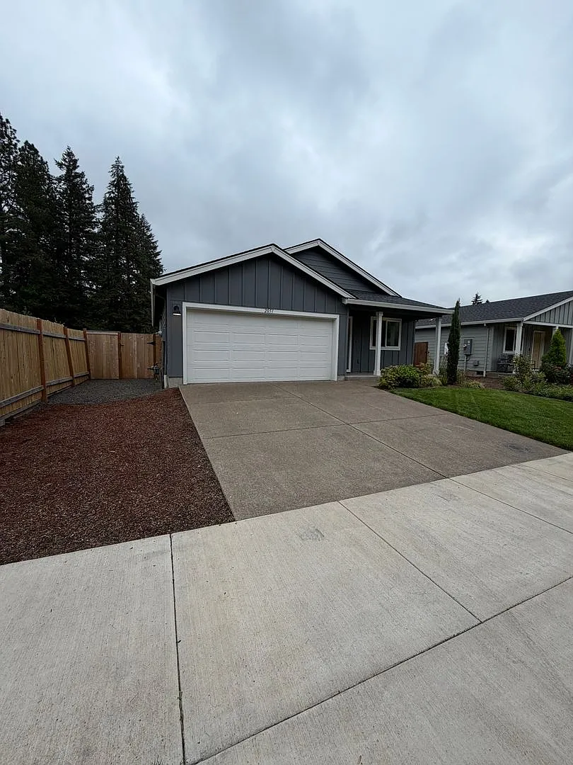 Must See 3 Bedroom with Fenced Yard! — Photo 3