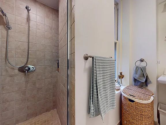 3rd image of 331 W 7th St #4