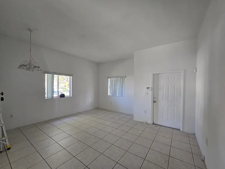 SW 87th Ct — Photo 5
