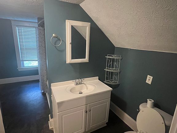 5th image of 28 E Washington St #2