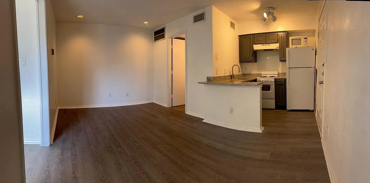 Building Photo - 2301 Balsam Dr #M301
