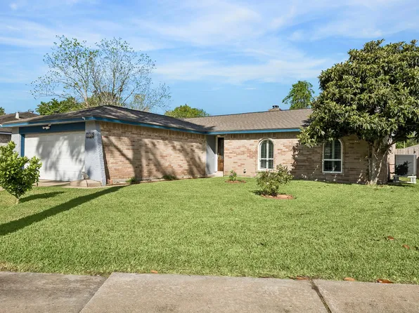 5006 Centennial Ln, Friendswood, TX 77546
