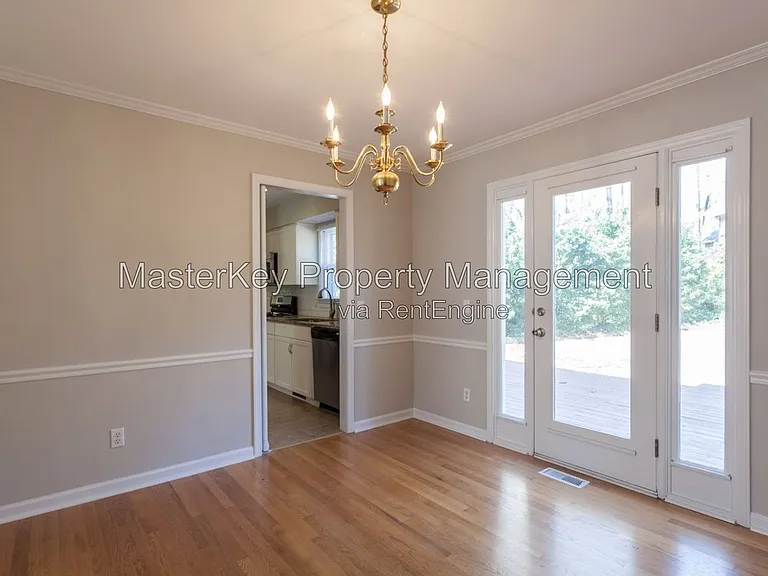702 Buckingham Rd — Photo 6