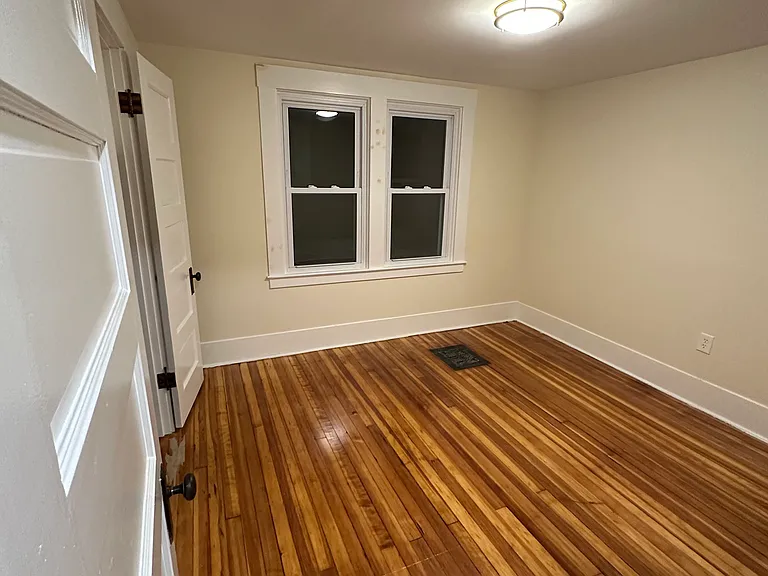 452 Whittier Ave — Photo 9