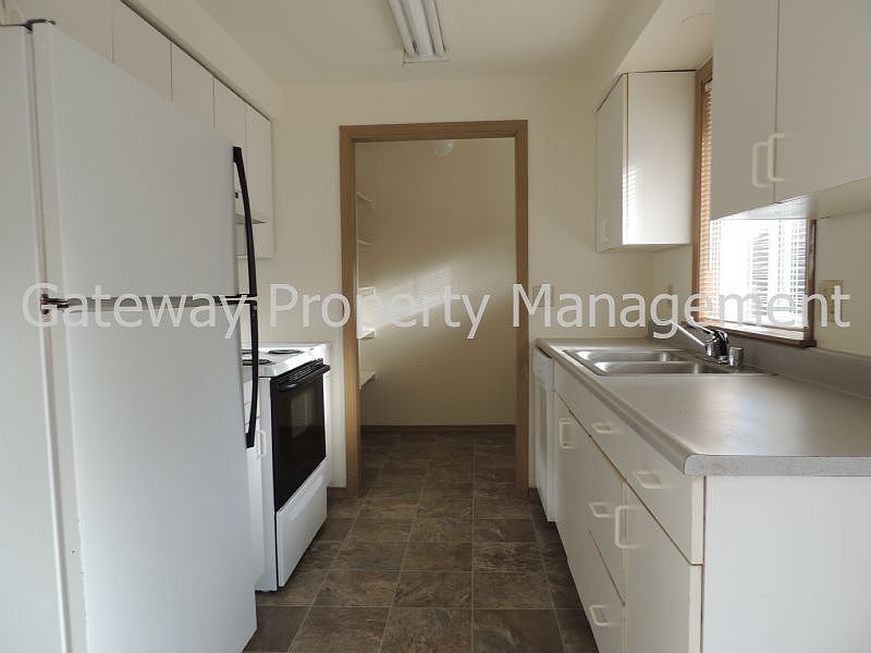 2nd image of 647 W Maple St