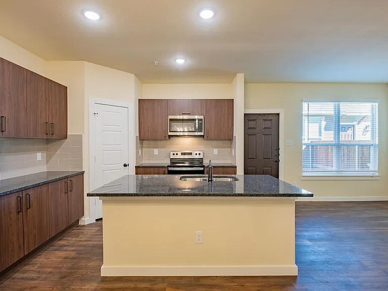 713 Wheatfield Dr — Photo 4