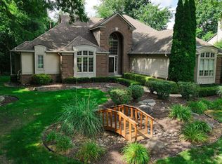 1970 Bridge Pointe Dr, Commerce Township, MI