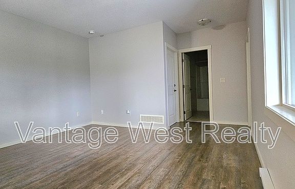3rd image of 1211B Loseth Dr