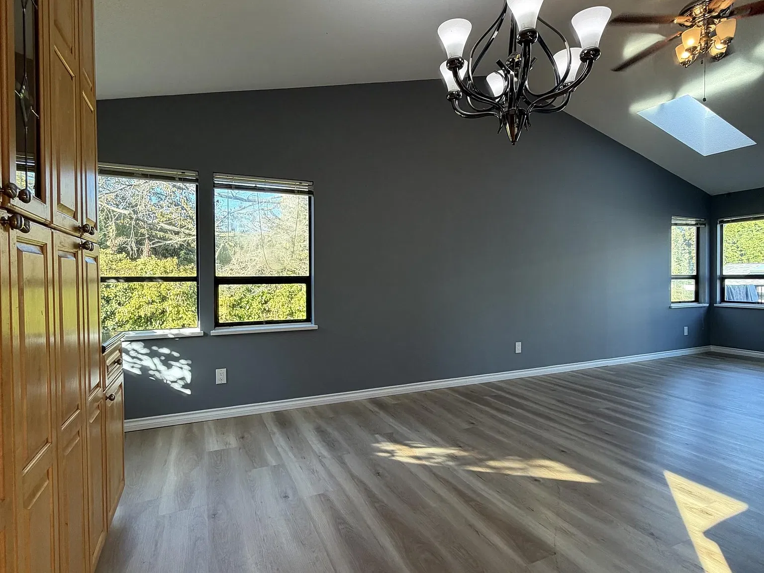 5 bed, 3000 sqft, $5,695 — Photo 4