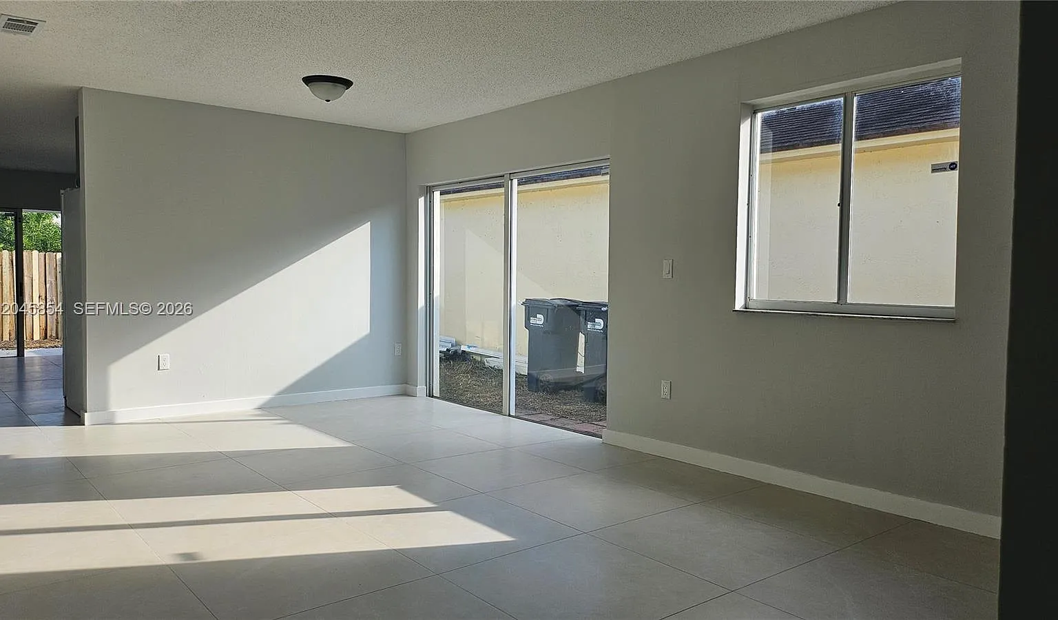 3 bed, 1318 sqft, $3,100 — Photo 2