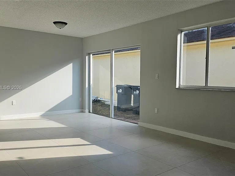 16125 SW 137th Ct — Photo 3