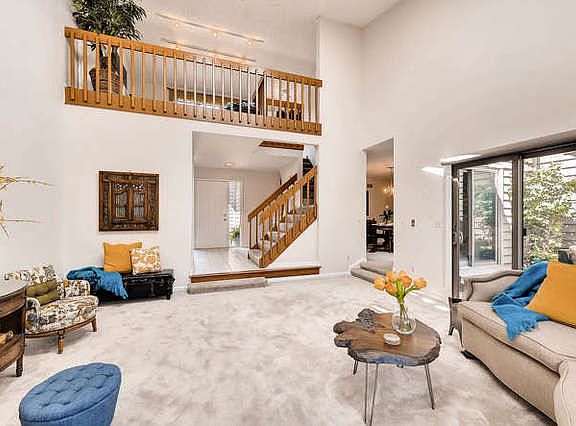 3rd image of 104 Oakhill Ct
