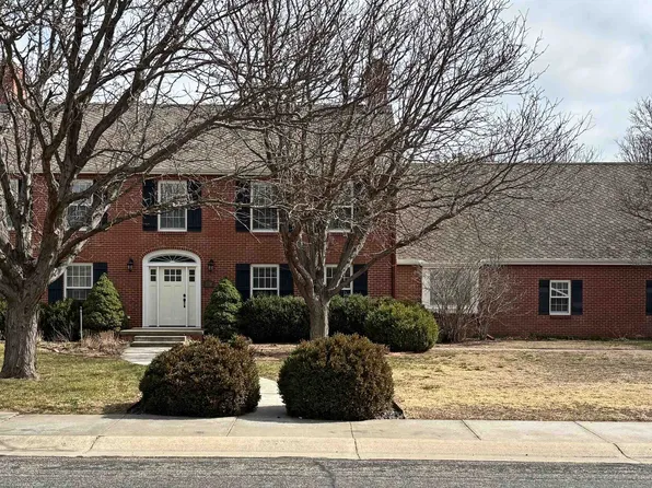 3708 Thunderbird Dr, Hays, KS 67601