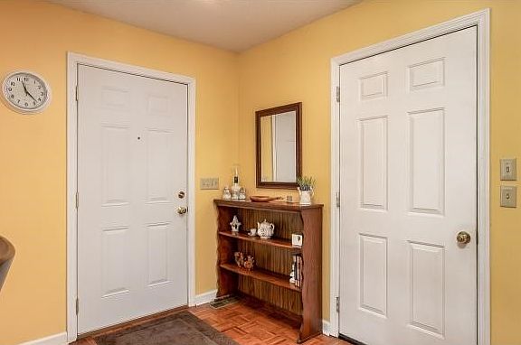 5th image of 253 Bart Green Dr