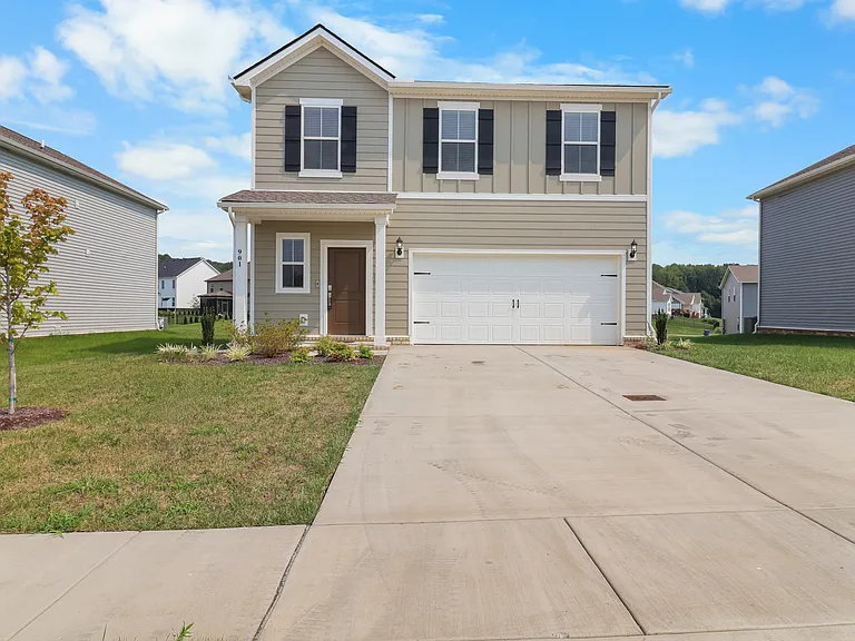 901 Moray Ln — Photo 1