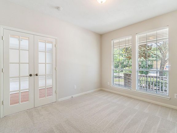 4th image of 31 Melville Glen Pl