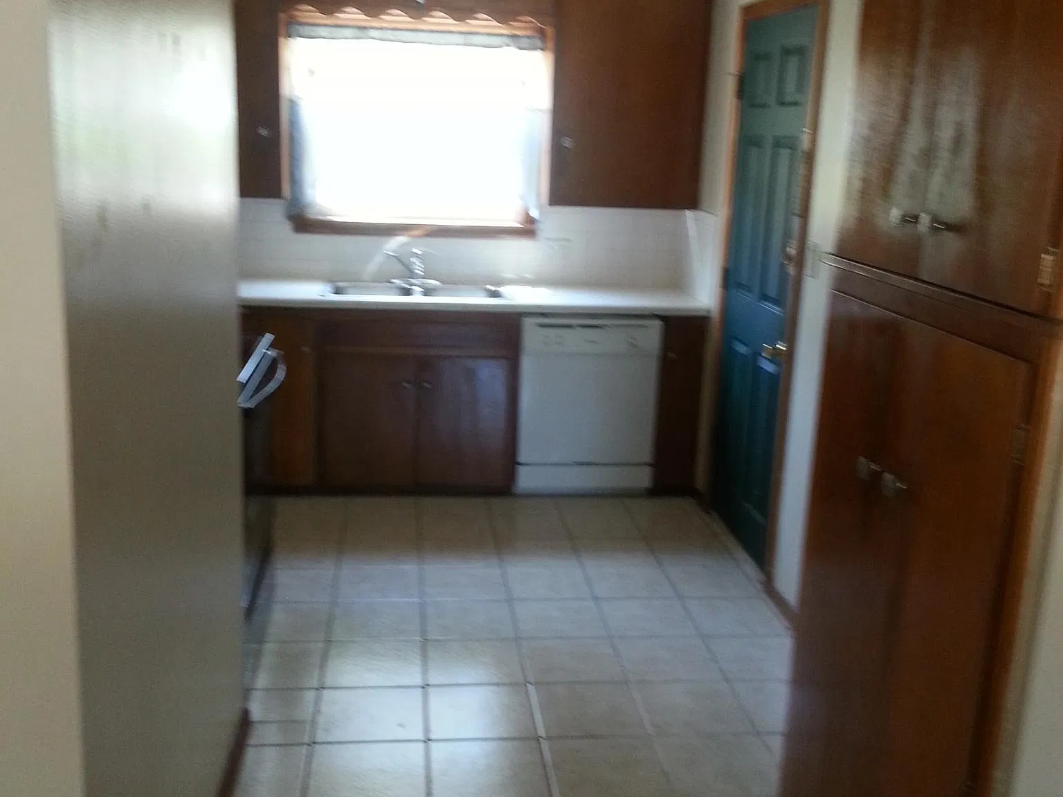 3 bed, 1100 sqft, $1,200 — Photo 3