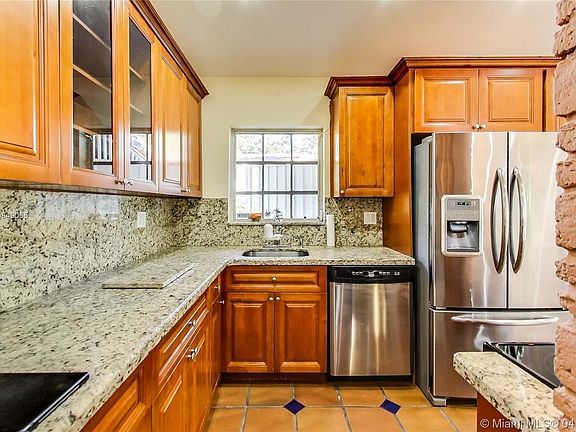 2nd image of 410 Amalfi Ave
