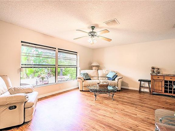 4th image of 3439 Hyde Park Dr