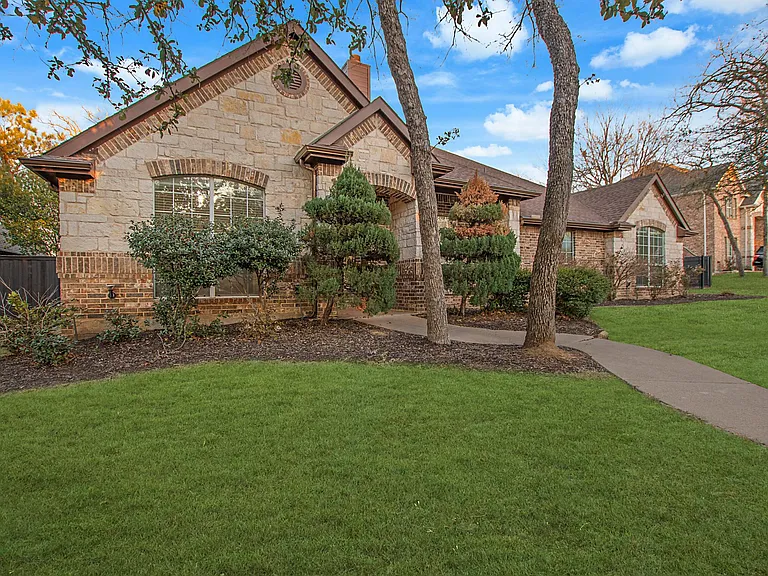 12416 Water Oak Dr — Photo 2