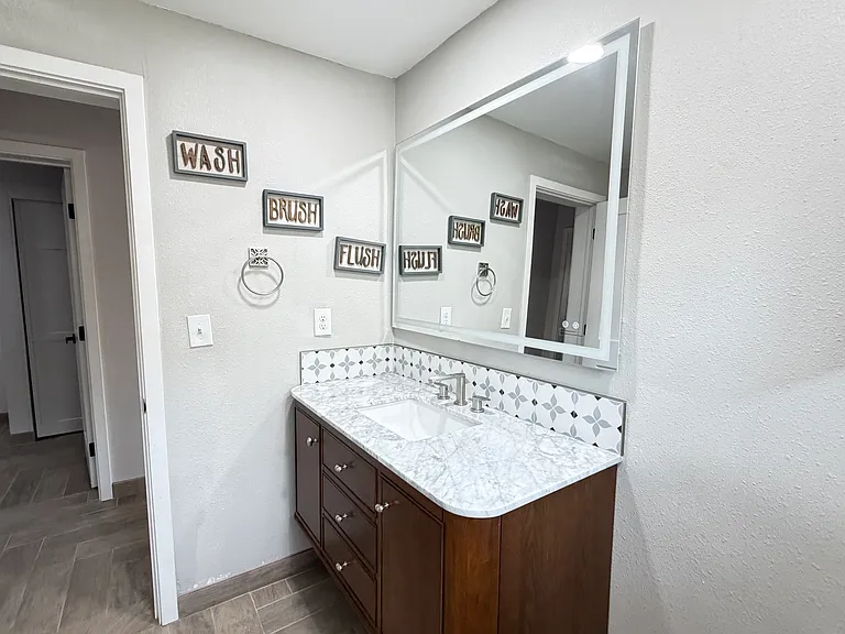 244 E Spring St — Photo 17