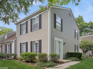 16 Forest Ln, Cary, IL 60013