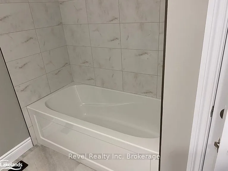 1050 Wright Dr — Photo 11