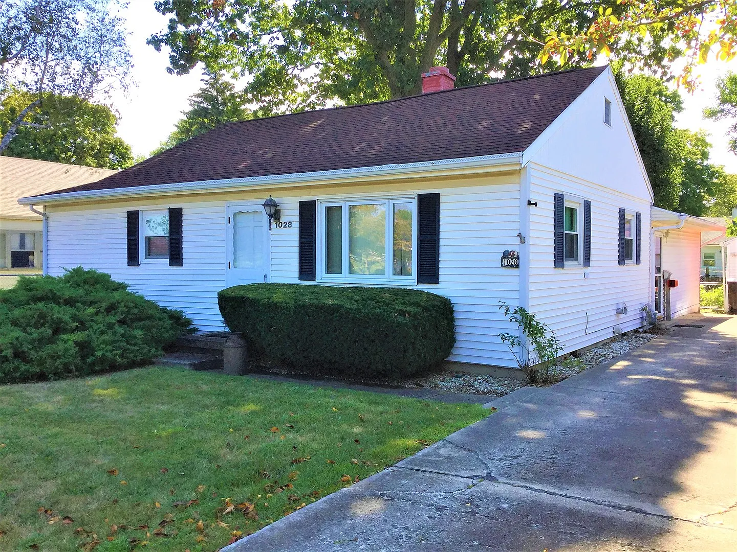 1028 Klein Ave photo 1