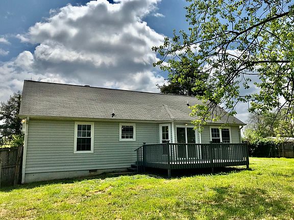 4th image of 1105 Highland Dr