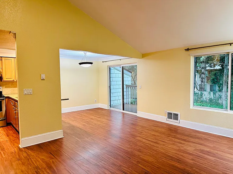 14613 NE 35th St — Photo 5
