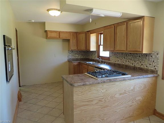 4th image of 175 Maplewood Dr