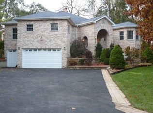 6N272 Virginia Rd, Roselle, IL 60172