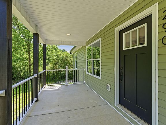 3rd image of 290 Walton Rd