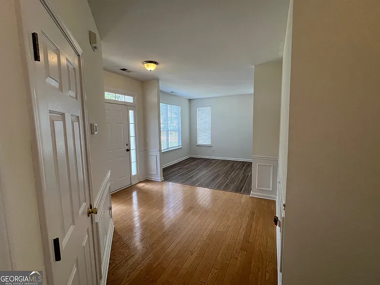 421 Holland Springs Dr — Photo 3