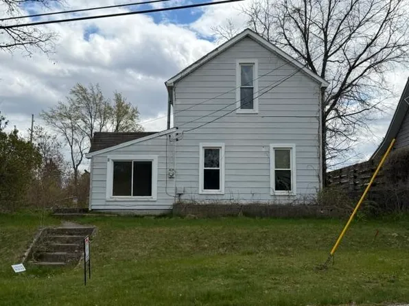 293 Birch St, Harrison, MI 48625