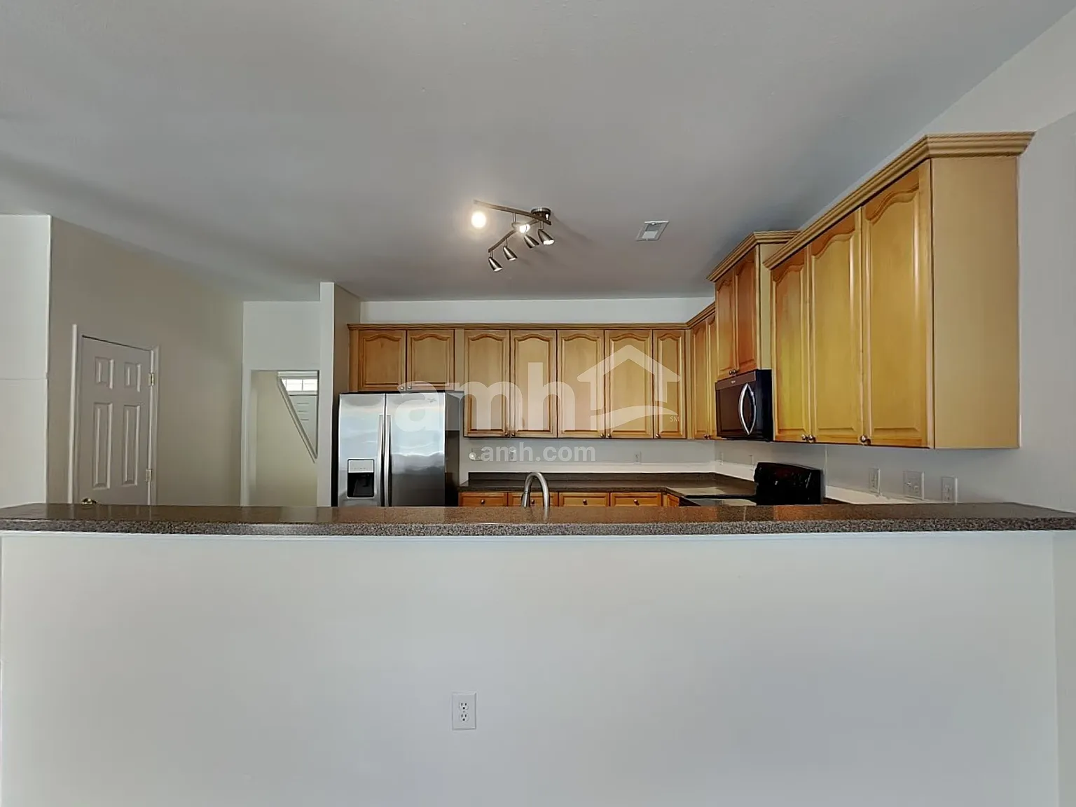 5 bed, 2.5 bath, 2915 sqft, $2,645 — Photo 4