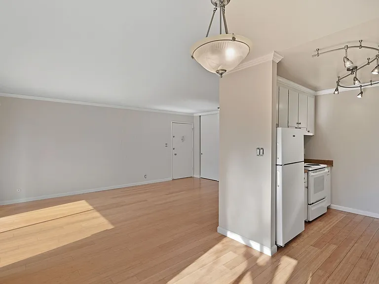 100 Devon Avenue — Photo 31