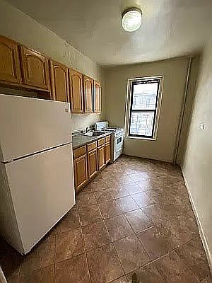 2nd image of 2630 Marion Ave #A1