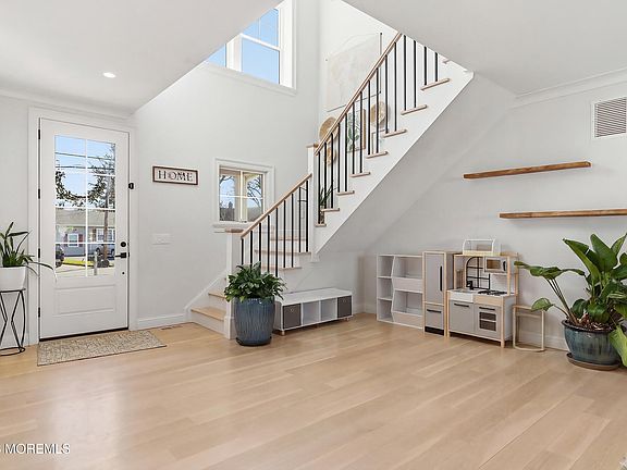 4th image of 1603 Jackson Street