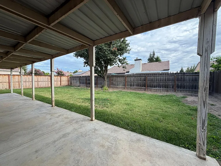 2350 E Fallbrook Ave — Photo 25